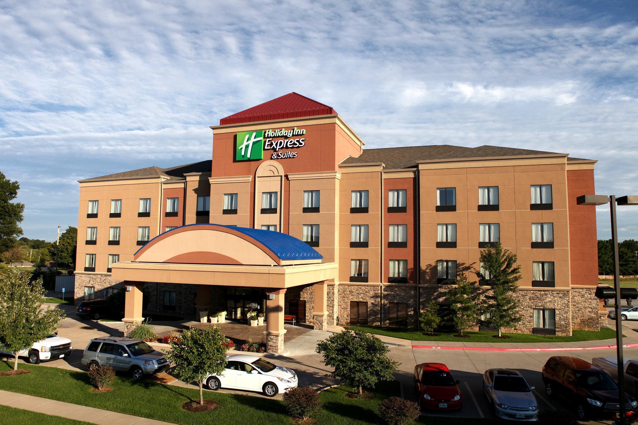 Holiday Inn Express And Suites Springfield Medical District By Ihg Exterior foto